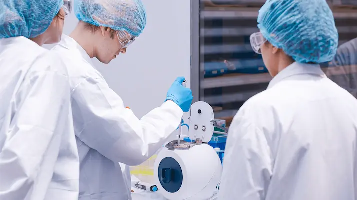 Liposomes synthesis and size characterization with high precision DLS